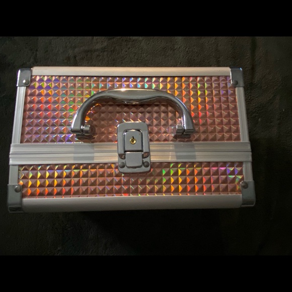 Professional Makeup Box - Picture 2 of 3